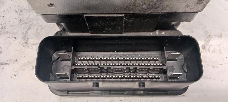 2010-2012 Ford Escape Mercury Mariner ABS Anti-Lock Brake Pump Assembly OEM