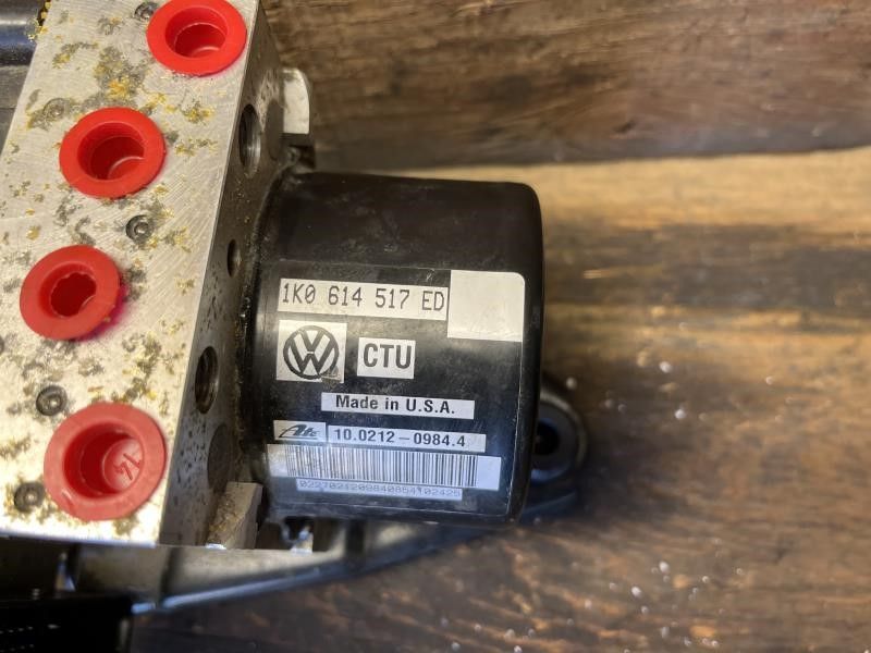 2013-2015 Volkswagen Passat ABS Anti-Lock Brake Pump Control Module Assembly
