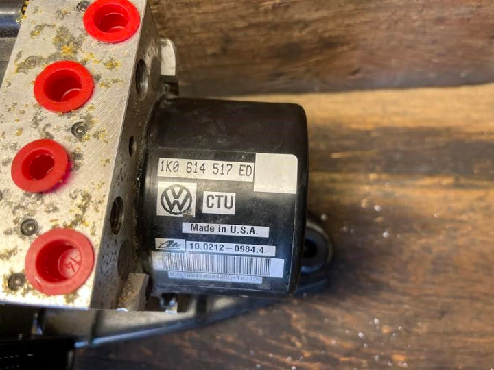 2013-2015 Volkswagen Passat ABS Anti-Lock Brake Pump Control Module Assembly