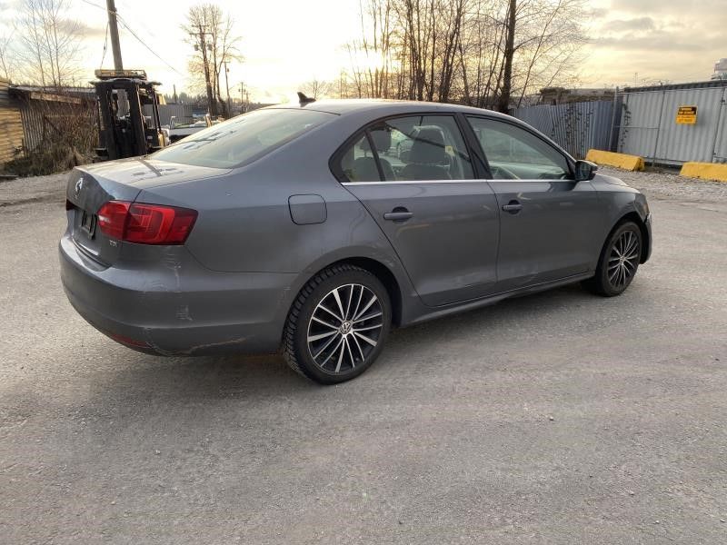 2013-2015 Volkswagen Passat ABS Anti-Lock Brake Pump Control Module Assembly