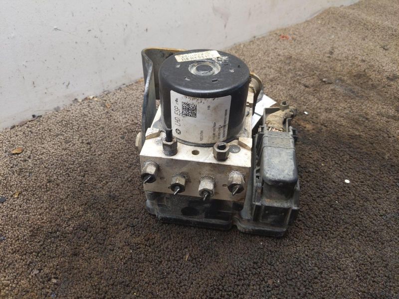 2014-2017 Jeep Compass Patriot ABS Anti-Lock Brake Pump Control Module Assembly