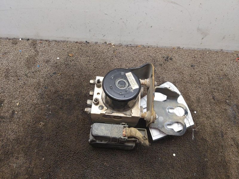 2014-2017 Jeep Compass Patriot ABS Anti-Lock Brake Pump Control Module Assembly