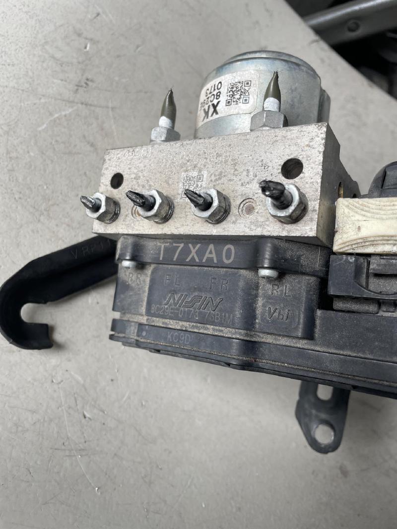 2016-2018 Honda HR-V ABS Anti-Lock Brake Pump Control Module Actuator Assembly US market, FWD, AT (CVT)