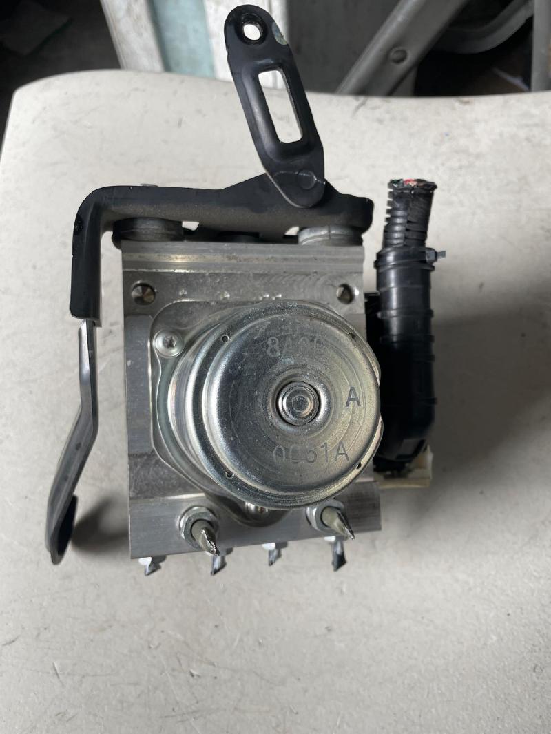 2016-2018 Honda HR-V ABS Anti-Lock Brake Pump Control Module Actuator Assembly US market, FWD, AT (CVT)