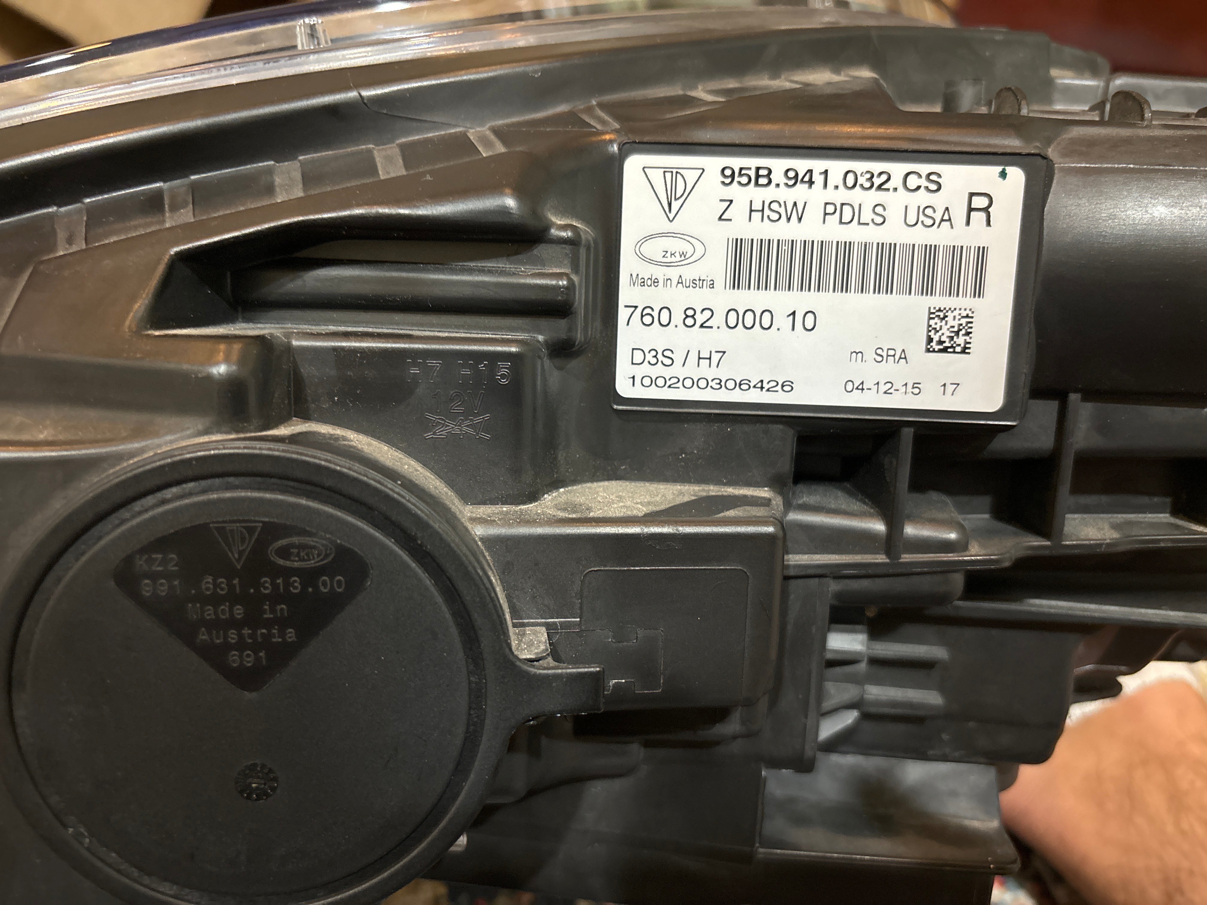 2015-2018 Porsche Macan Headlight RH Passenger Side Headlight Assembly