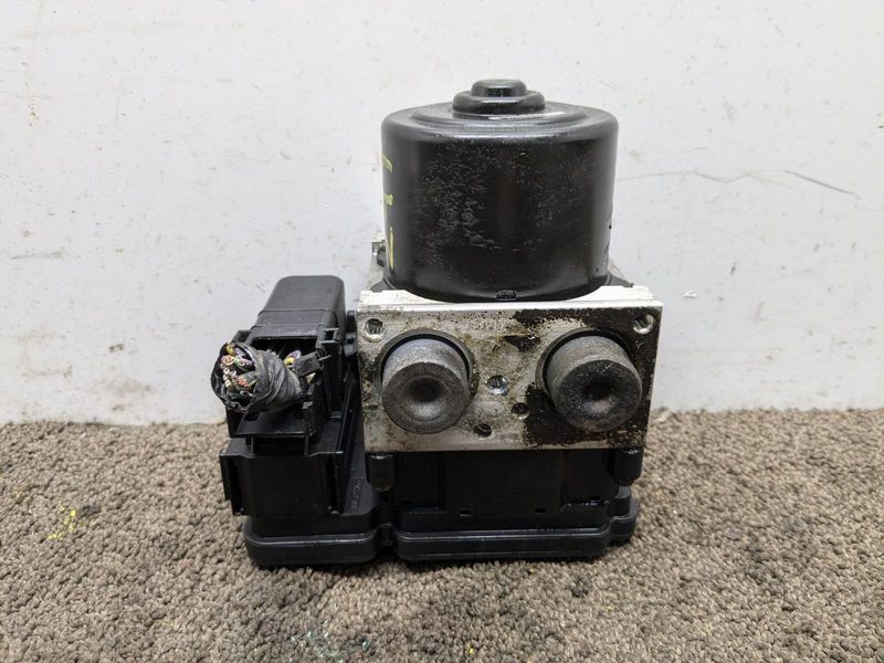 2011-2015 Ford Edge MKX ABS Anti-Lock Brake Pump Assembly w/o adaptive cruise